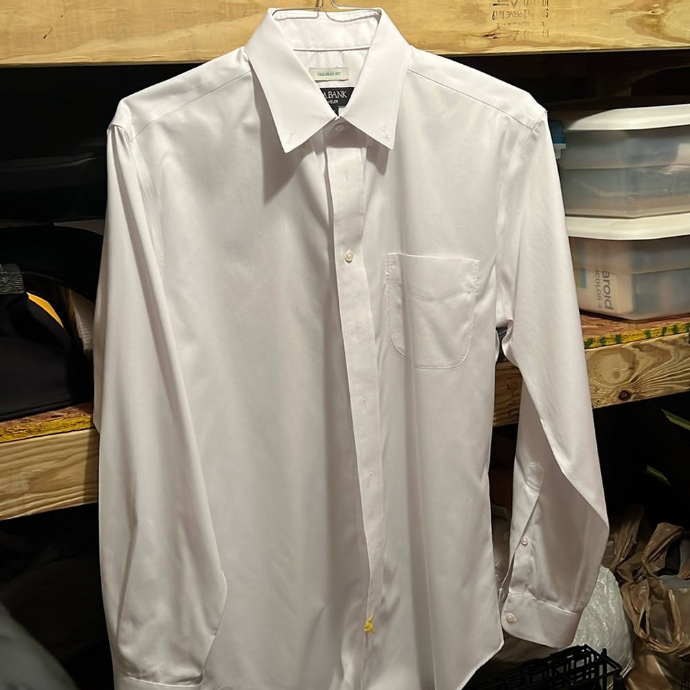 Jos a banks tailored fit traveler 16-35 button down shirt